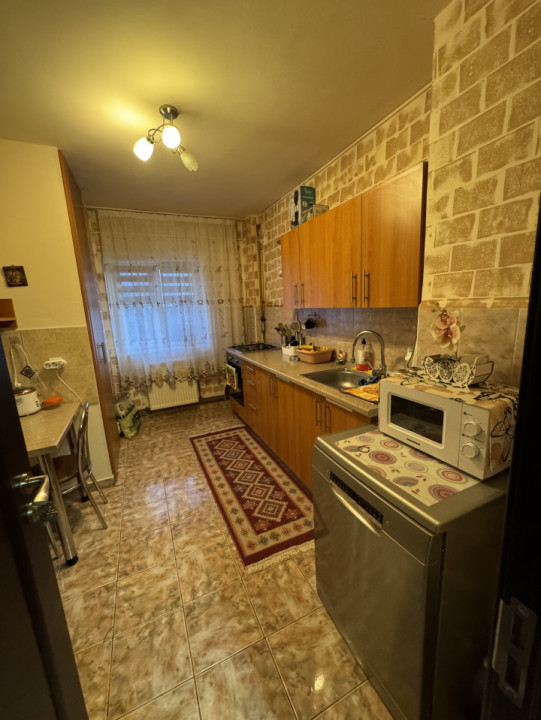 Apartament 4 camera, CF 1 dec, et. 4/4, Zona Malu Rosu